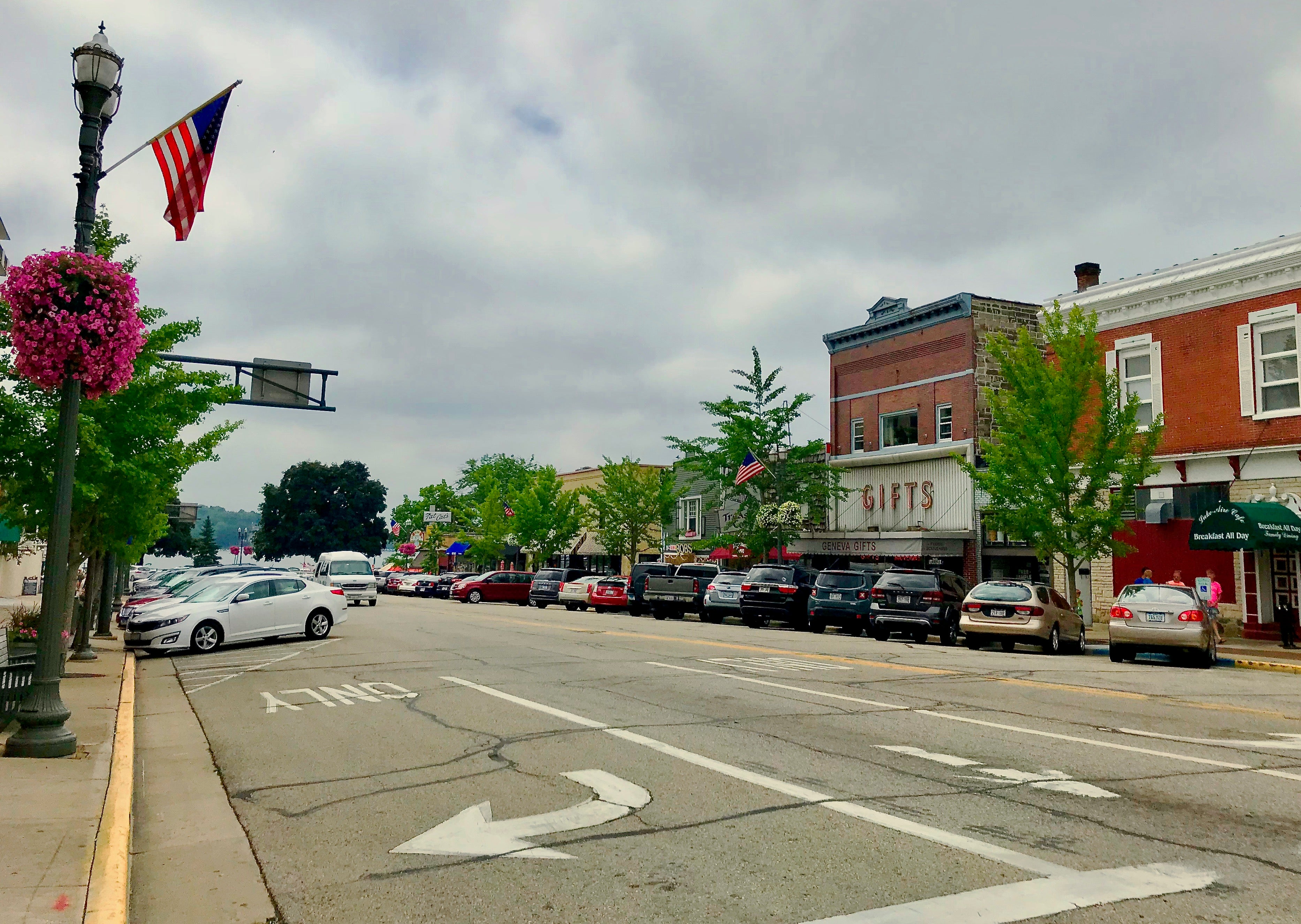 Lake Geneva, Wisconsin: Quick Morning Walk & Kayak Tour